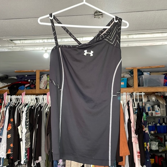 Under Armour Tops - UNDER ARMOUR work out tank